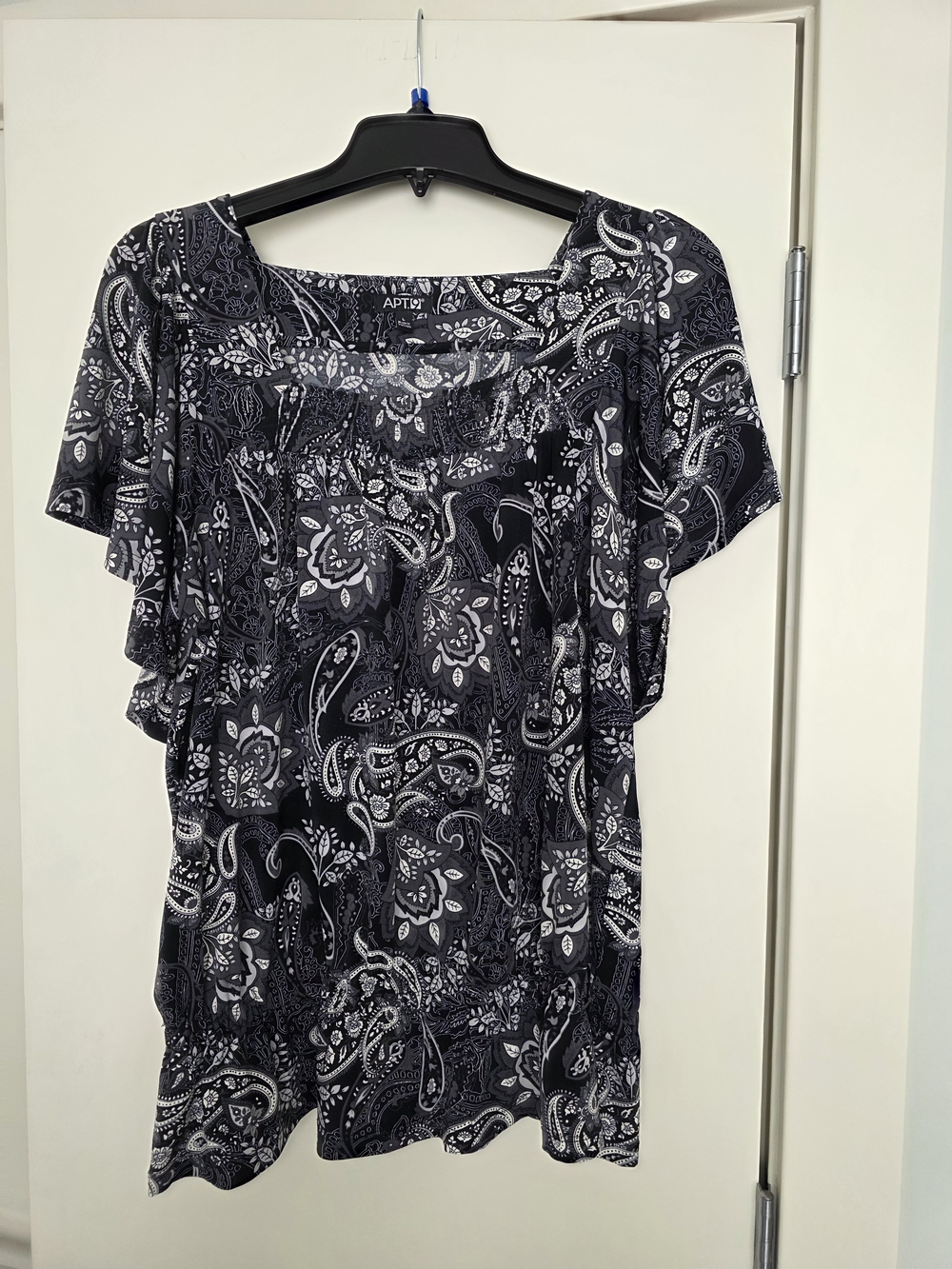 Apt. 9 Black & White Paisley Square Neck Flutter Sleeve Top